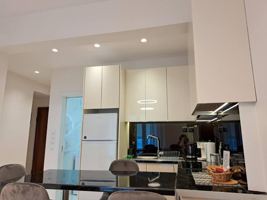 Luxury Suite Patras Bagian luar foto